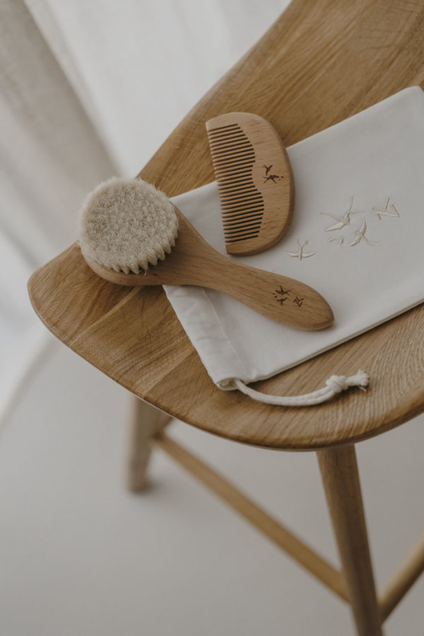 Set de brosse et peigne hirondelles – Image 2